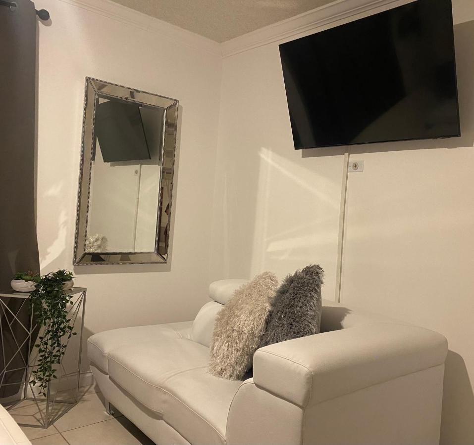 Apartament Beautiful House 7 Min From Miami Airport W Free Parking Zewnętrze zdjęcie